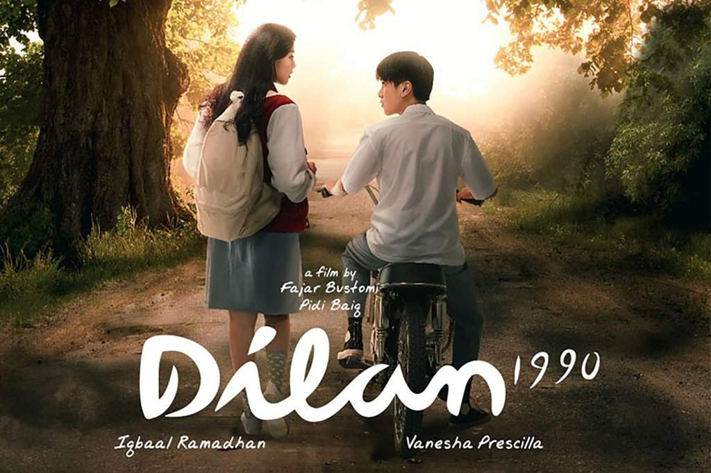 Contoh Teks Ulasan Film Dilan 1990